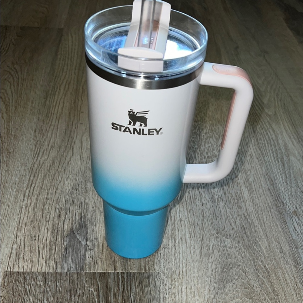 Stanley Gradient Blue and White Mug + Accessories